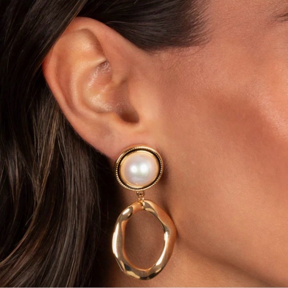 Adina Eden Pearl & Open Oval Drop Earring NWT - Picture 3 of 3